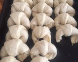 Foto del paso 5 de la receta: Medialunas de manteca