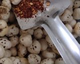 A picture of step 2 of Masala makhana.