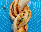 Foto langkah ke 5 dari resep Roti Kepang Keju Bolognese.