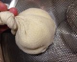 A picture of step 4 of Kartoffelklöße: German Potato Dumplings (using raw potatoes).