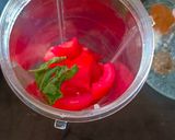 A picture of step 2 of Lemon tomato juice.