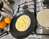 Foto del paso 1 de la receta: Tortilla de trigo con jamón y queso