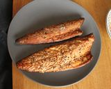 Foto del paso 3 de la receta: Ciabatas, caballas ahumadas, queso cabrero lubricado y ensalada de re-pollo