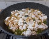 Foto del passaggio 4 della ricetta Petto di pollo al curry