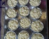 Foto langkah ke 2 dari resep Cheese yoghurt simple cup cake.