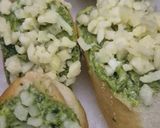 चीज़ ग्रीन कोरिएंडर गार्लिक ब्रेड इन किड्स टिफिन (एयर फ्रायर में) Cheese Green Coriander Garlic Bread in Kids Tiffin रेसिपी चरण 5 फोटो