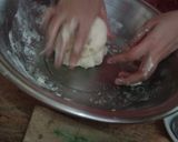 A picture of step 1 of Khasta kararay parathay.