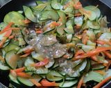 Foto del paso 1 de la receta: Salteado de calabacín con arroz🥙🧆🍚
