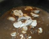 Foto del paso 9 de la receta Ternera con salsa de champiñones y soja al vino tinto