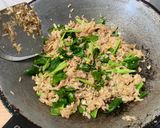 รูปขั้นตอนการทำที่ 7 ของ ข้าวผัดหมูปิ้ง