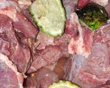 Foto langkah ke 1 dari resep Asem-Asem Daging Wortel.