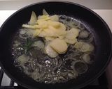 Foto del passaggio 2 della ricetta Crema di piselli con carpaccio di gamberi e burrata