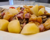 Foto del paso 5 de la receta: Patatas en salsa con langostinos y champiñones