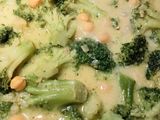 Brócoli al curry con garbanzos y leche de avena