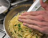 A picture of step 6 of Spaghetti Aglio Olio e Peperoncino.