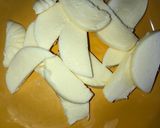 Foto del paso 2 de la receta: Pizza con borde relleno de mozzarella😋