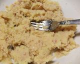 A picture of step 2 of Peperoni ripiene - tuna stuffed romano peppers.