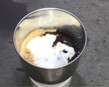 A picture of step 1 of Choco Chips Mini Cake.