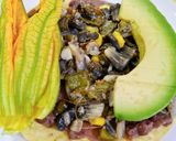 Foto del paso 6 de la receta: Huitlacoche con flor de calabaza (La Bella y la Bestia)