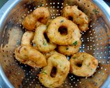 A picture of step 3 of Meduwada / Sambhar wada.