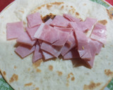 Foto del paso 2 de la receta: Fajitas de jamón, queso y lechuga