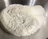 Φωτογραφία βήματος 4 της συνταγής Bundt κέικ με μύρτιλλα-σμέουρα και γλάσο λευκής σοκολάτας