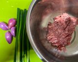 A picture of step 1 of Wantan Roll Fry.