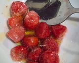 Foto langkah ke 1 dari resep Strawberry Yogurt Popsicles.