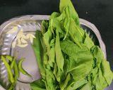 A picture of step 2 of Spinach and green peas Pulao.