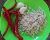 Foto langkah ke 2 dari resep Mie hun goreng.