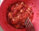 Foto langkah ke 1 dari resep Strawberry Overnight Oat with Yogurt.
