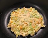 A picture of step 5 of Japanese pork and cabbage okonomiyaki (Butatama 豚玉お好み焼き).