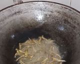 Foto langkah ke 3 dari resep Oseng Jantung Pisang Teri.