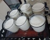 عکس مرحله 1 از دستور شیر موز خوشمزه