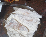 Foto del paso 1 de la receta: Barritas de gallo rebozado con ensalada y papas fritas