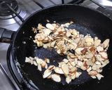 Foto del paso 2 de la receta: Dip de queso crema con uchuvas y almendras