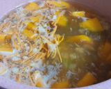 Hình bước làm 1 của món Canh bí đỏ rong biển thịt viên đông trùng