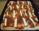 Foto del paso 2 de la receta: Pizza casera con salsa putanesca
