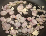 Foto del paso 1 de la receta: Guisantes con habitas y Huevos