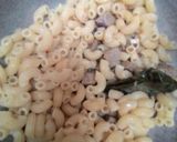 Foto langkah ke 5 dari resep Tumis Makaroni Baso #BikinRamadanBerkesan.