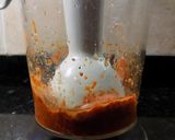 Foto del paso 3 de la receta: Salsa para panchos de morrón quemado