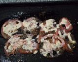 Foto del paso 2 de la receta: Merluza al atún y queso azul, sobre base de tomates al tomillo