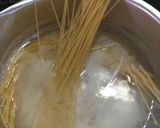 Foto langkah ke 1 dari resep Spaghetti Alfredo.