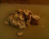 Foto del paso 1 de la receta: Pollo con salsa de setas y queso