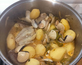 Foto del paso 3 de la receta: Fogonero con almejas y papas
