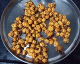 A picture of step 4 of Caramelized Makhana.