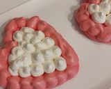 Une image de l'étape 7 de Pavlova d'amour 💕 aux fruits de saison.
