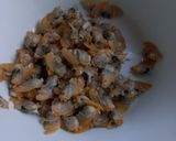 Foto del paso 2 de la receta: Almejas al ajillo y verdeo con pastas 🌊