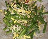 Foto langkah ke 2 dari resep Tumis kecambah kedelai dan kacang panjang.