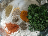 મીની મેથી મસાલા ભાખરી (Mini Methi Masala Bhakhari Recipe In Gujarati)
